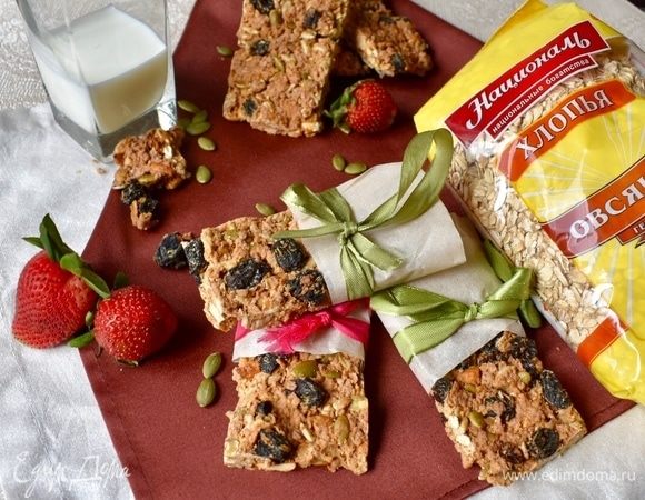 Овсяные батончики с семечками и изюмом Овсяные батончики с семечками и изюмом
