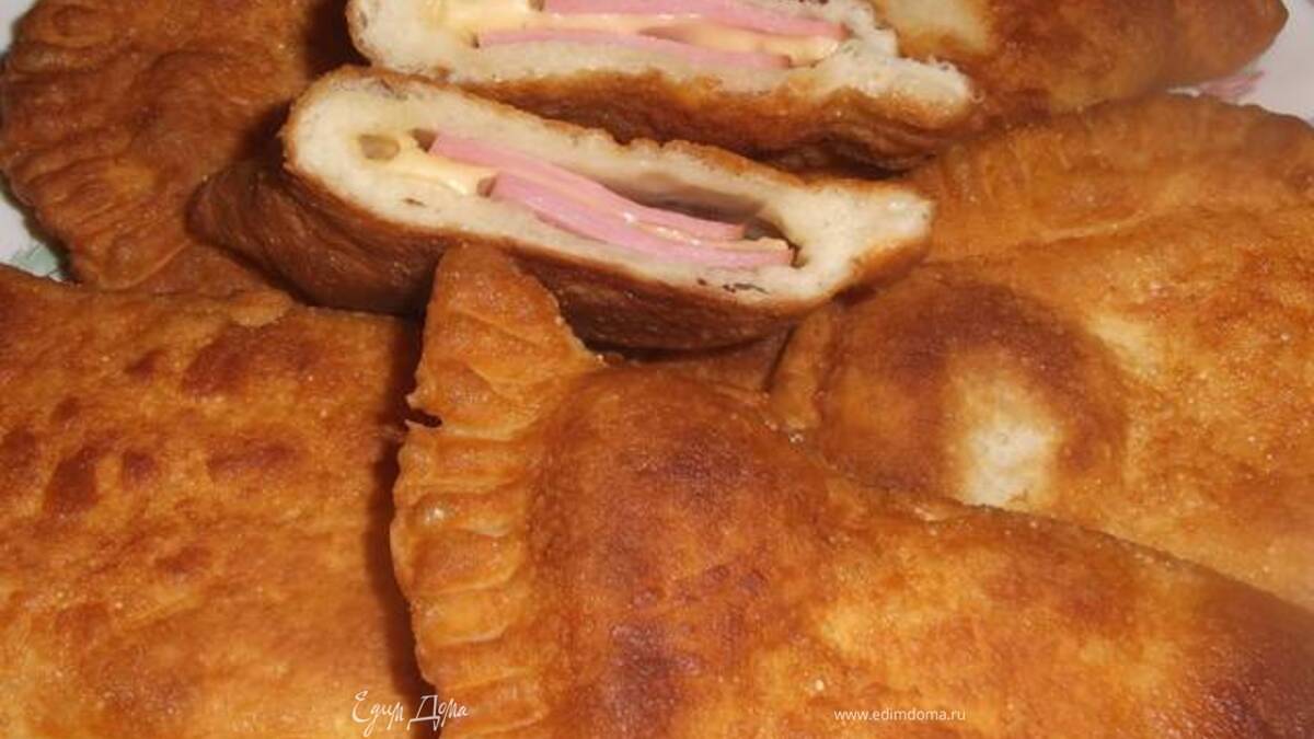 Пирожки с колбасой и сыром