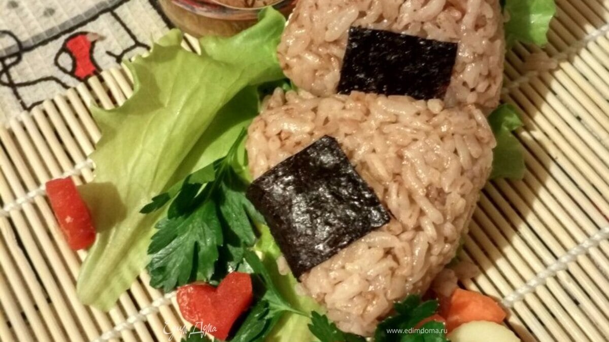 Омусуби с тунцом