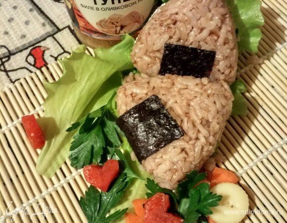 Омусуби с тунцом