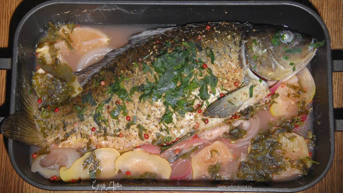 Пряный карп в белом вине