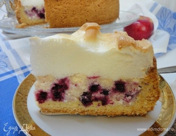 Творожный пирог со смородиной и меренгой Творожный пирог со смородиной и меренгой