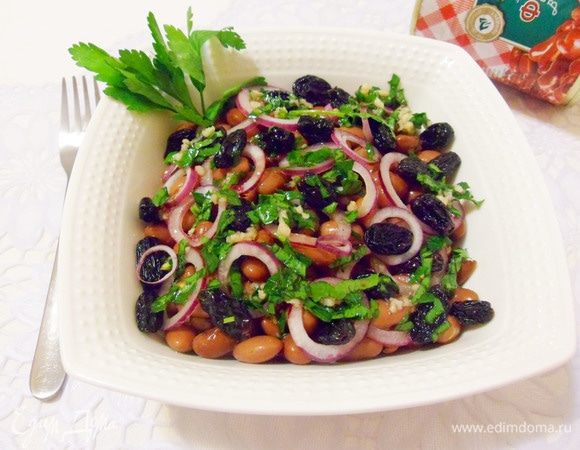 Салат из фасоли с изюмом по-армянски