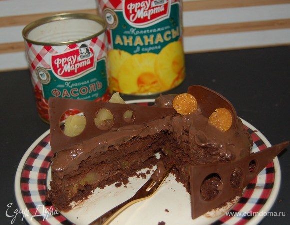 Шоколадно-фасолевый торт с ананасом