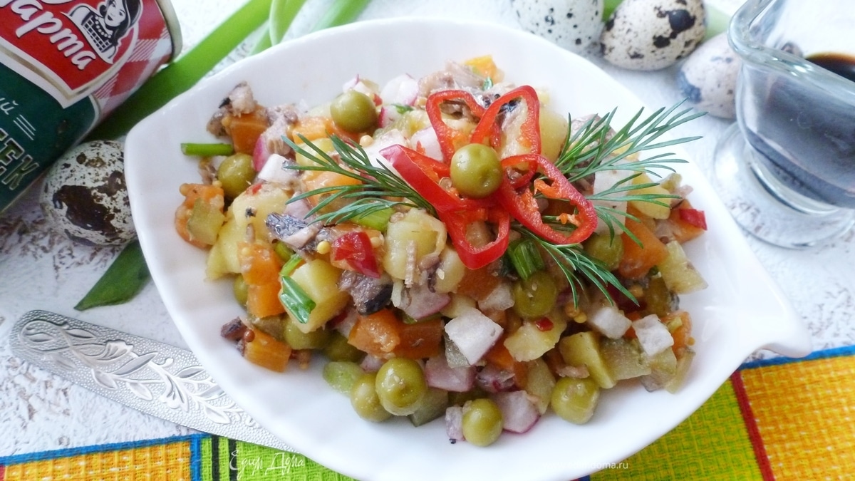 Салат со шпротами и горчичной заправкой