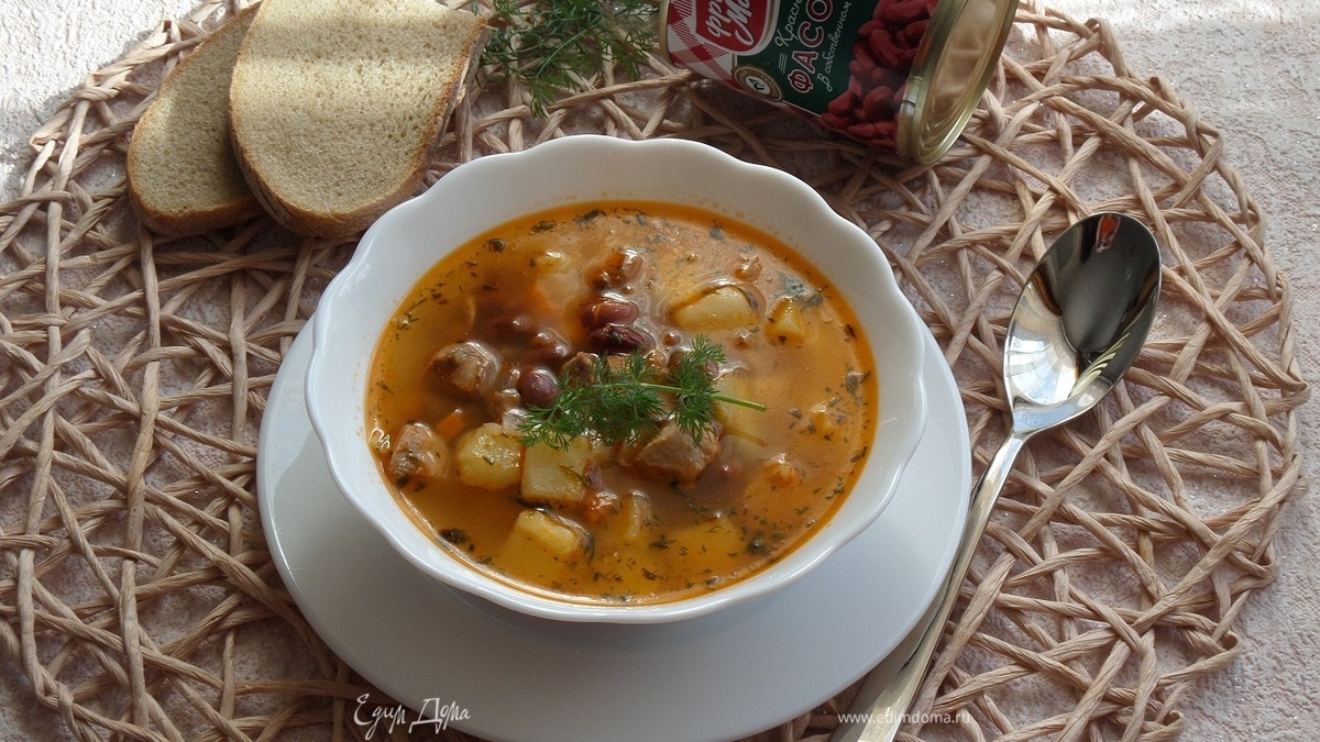 Суп с красной фасолью, курицей и овощами