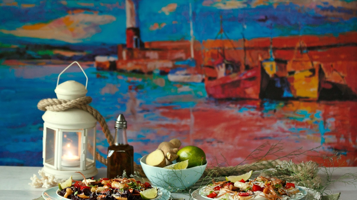 Морепродукты с овощами и рисовой вермишелью