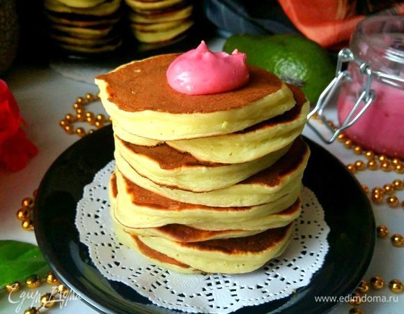 Панкейки-башенки с авокадо на простокваше