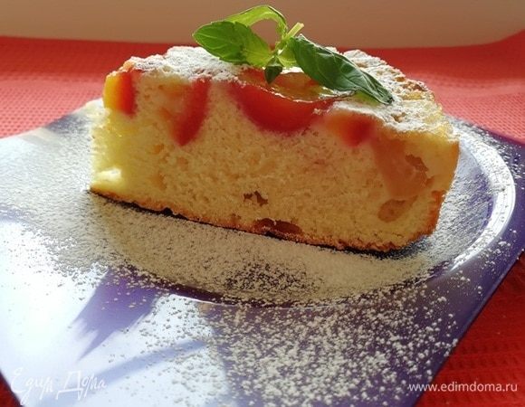 Классическая шарлотка с яблоками и нектаринами