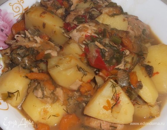 Крыло индейки с сушеными грибами и картошкой