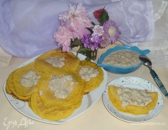 Манно-тыквенные блинчики с ореховым соусом