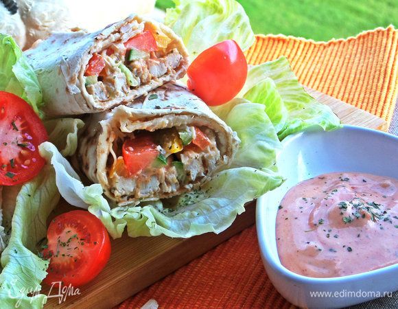 Курица с овощами в лаваше