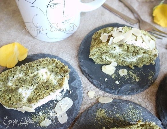 Бисквитный рулет из тыквенных семечек Бисквитный рулет из тыквенных семечек