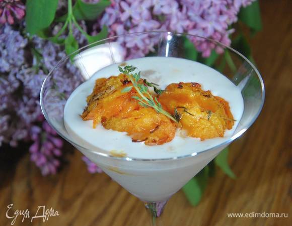 Йогуртовое мороженое с запеченными абрикосами Йогуртовое мороженое с запеченными абрикосами