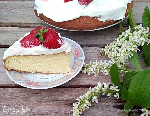 Торт королевы Виктории с клубникой