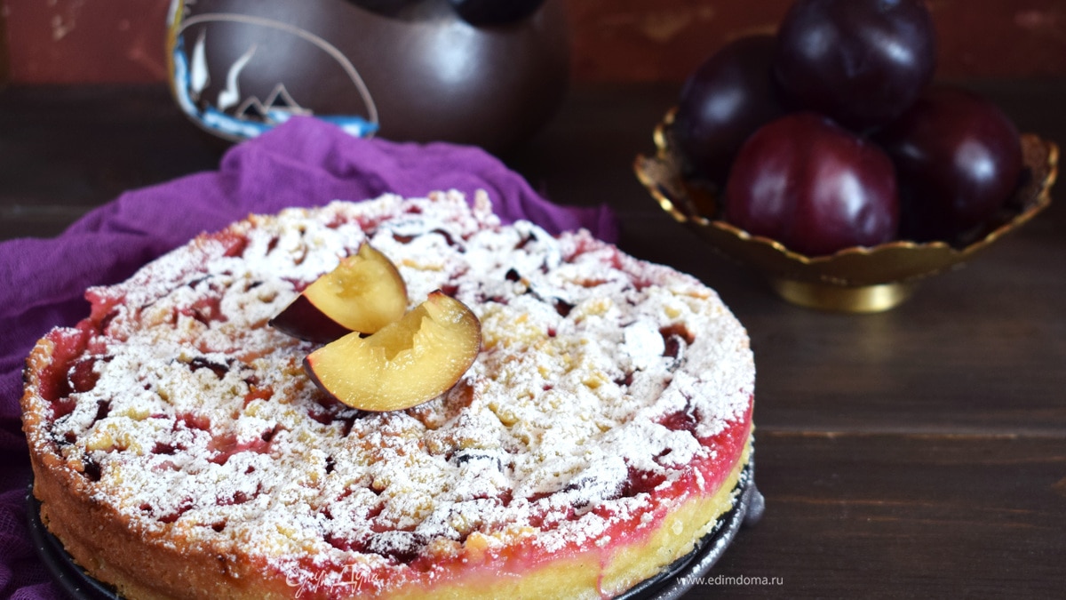 Пирог со сливами