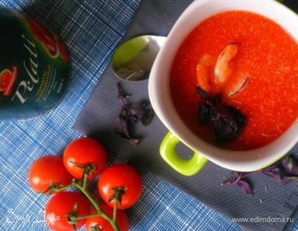 Томатный суп-пюре с креветками и базиликом