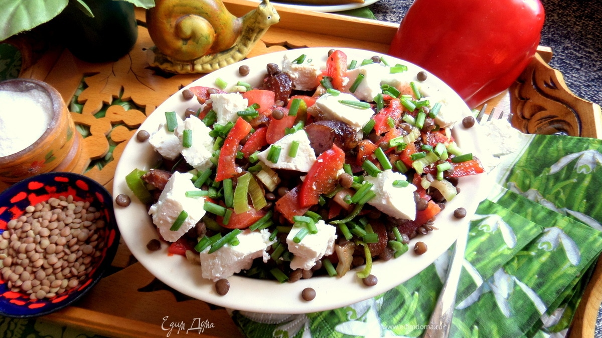 Салат из чечевицы с брынзой