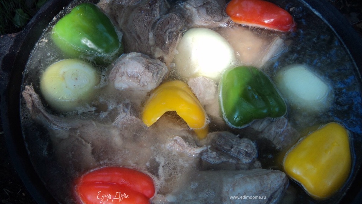 Мясной бульон в казане «Когда лето в пути»