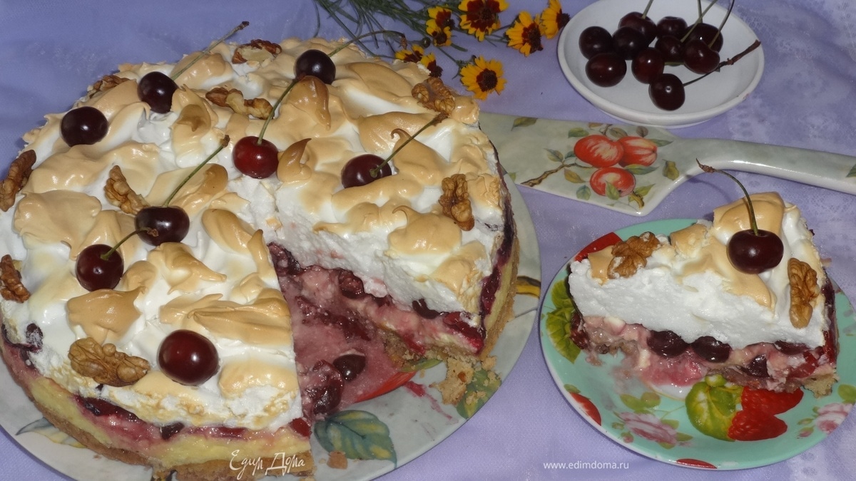 Пирог «Вишня под снежной шапкой»