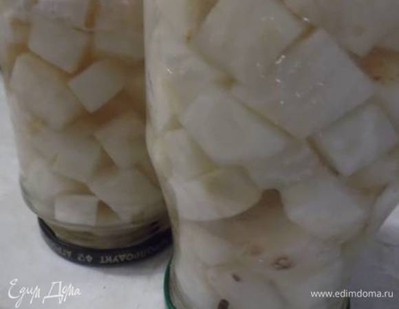 Маринованный корень сельдерея