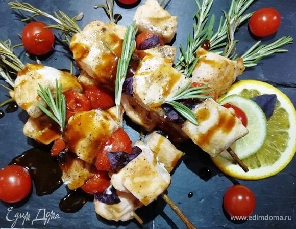 Шашлычки из лосося на розмариновых шпажках