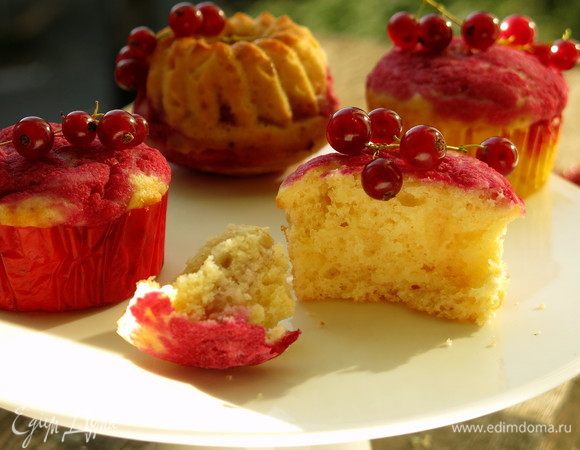 Маффины со смородиновой заливкой