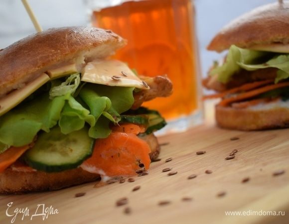 Чизбургер с курицей и домашней булочкой