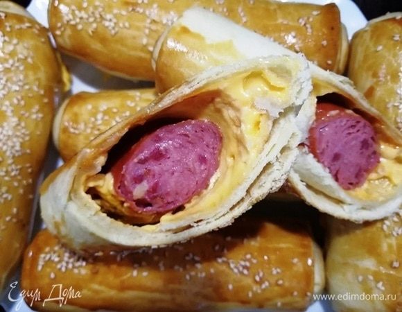 Быстрые сосиски с сыром в тесте Быстрые сосиски с сыром в тесте