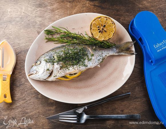 Дорада, запеченная с пряными травами и лимоном Дорада, запеченная с пряными травами и лимоном