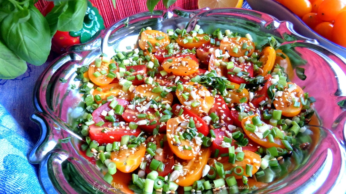 Салат из помидоров с кунжутом