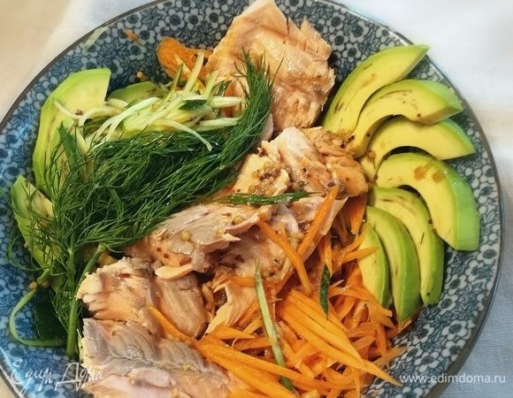 Азиатский салат с лососем Азиатский салат с лососем