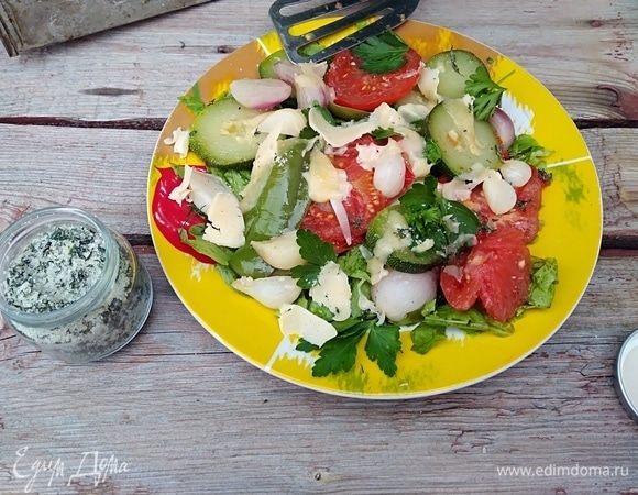 Теплый овощной салат с базиликовой солью