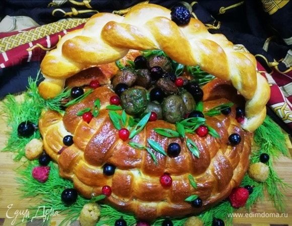 Пирог с мясом и яйцами «Грибная корзинка»