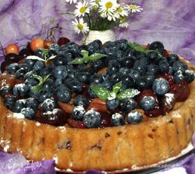 Пирог с черешней, голубикой и десертным вином