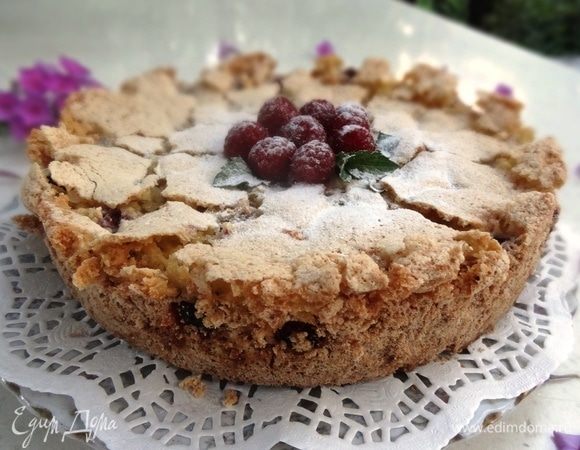 Меренговая шарлотка с малиной и белым шоколадом Меренговая шарлотка с малиной и белым шоколадом