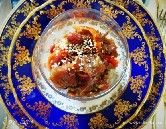 Салат с говядиной, фасолью и маринованным перцем