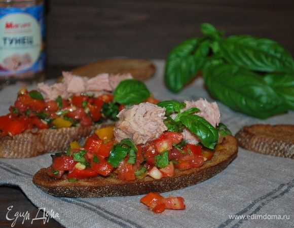 Закуска с печеным перцем и тунцом