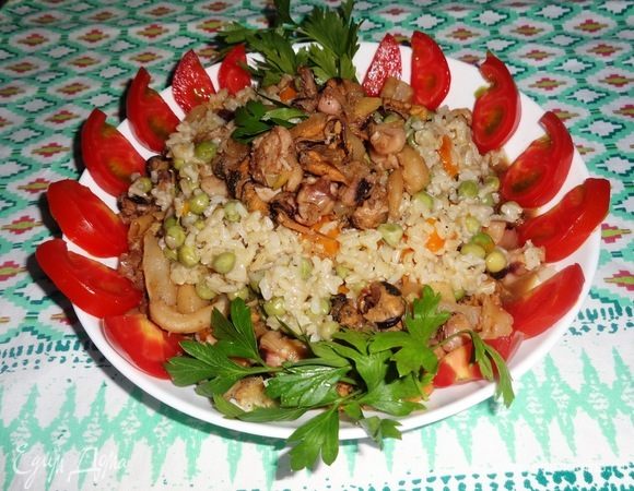 Рис с овощами и морским коктейлем