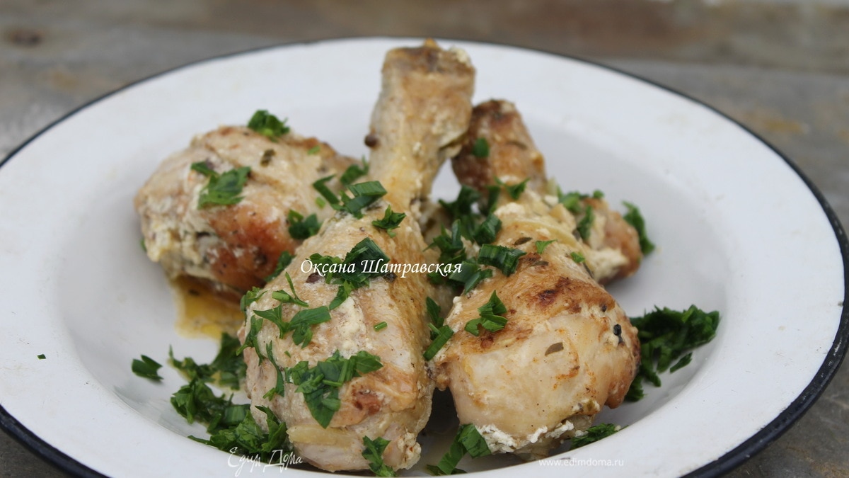 Куриные голени, тушенные в сметане