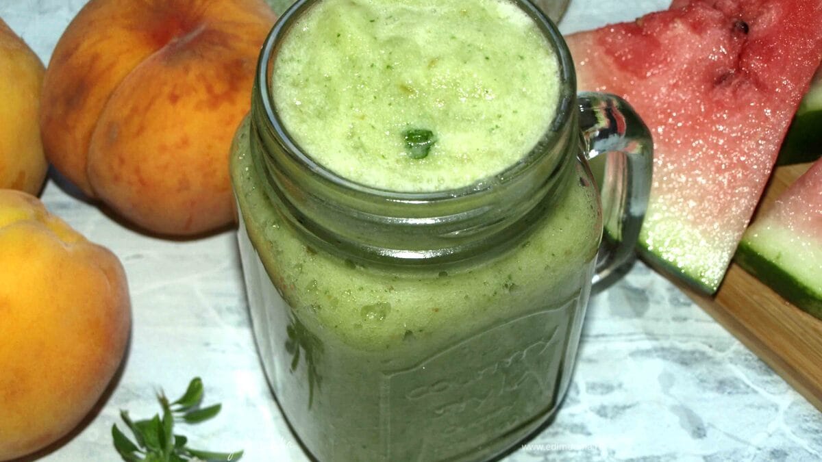 Яблочный смузи с кабачком и сельдереем