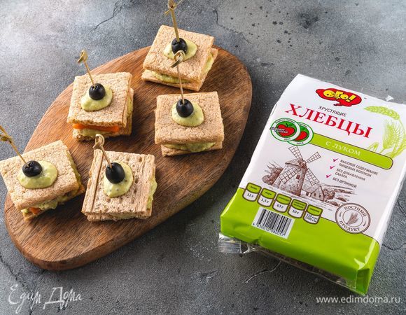 Канапе с форелью и соусом из авокадо