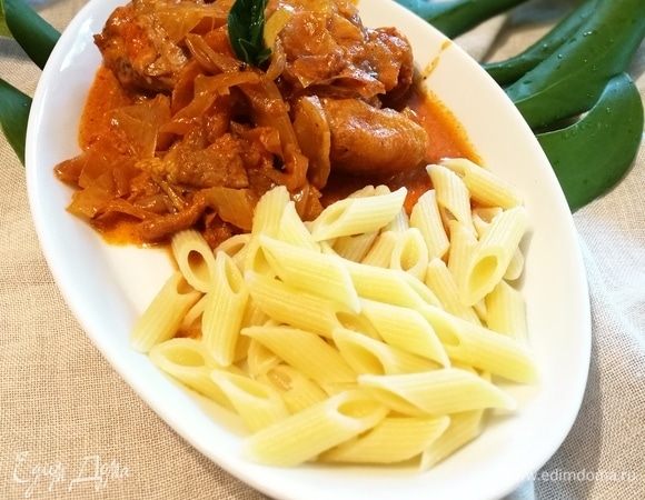 Гуляш из курицы со свежей капустой 