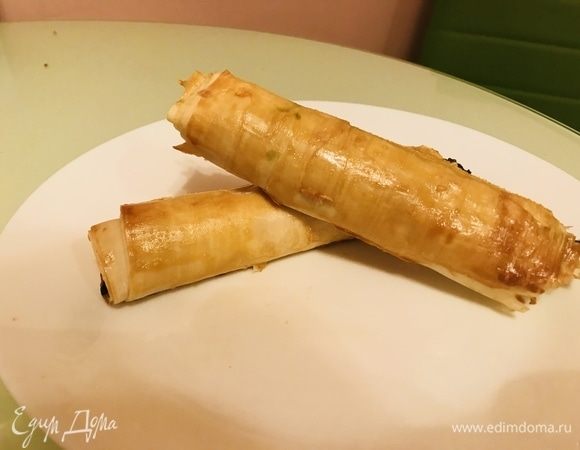 Слоеные трубочки с сыром и шпинатом