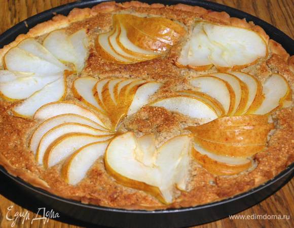 Пирог с грушами и марципаном