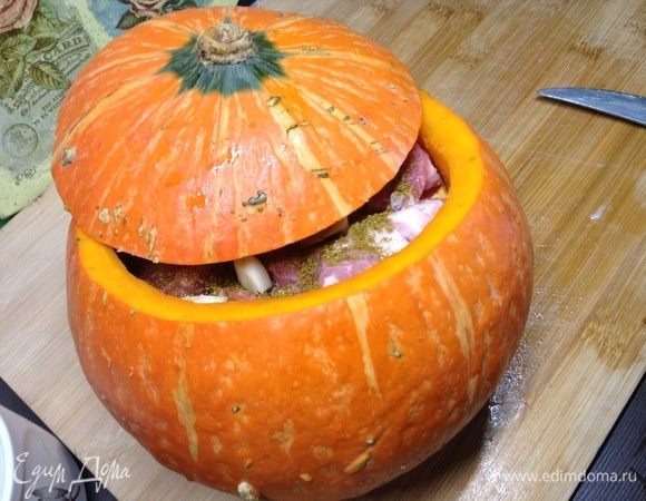 Запеченная в тыкве свинина «Студенческая напутственная» Запеченная в тыкве свинина «Студенческая напутственная»