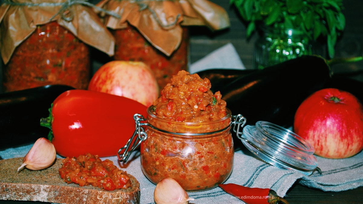 Икра из запеченных яблок и овощей