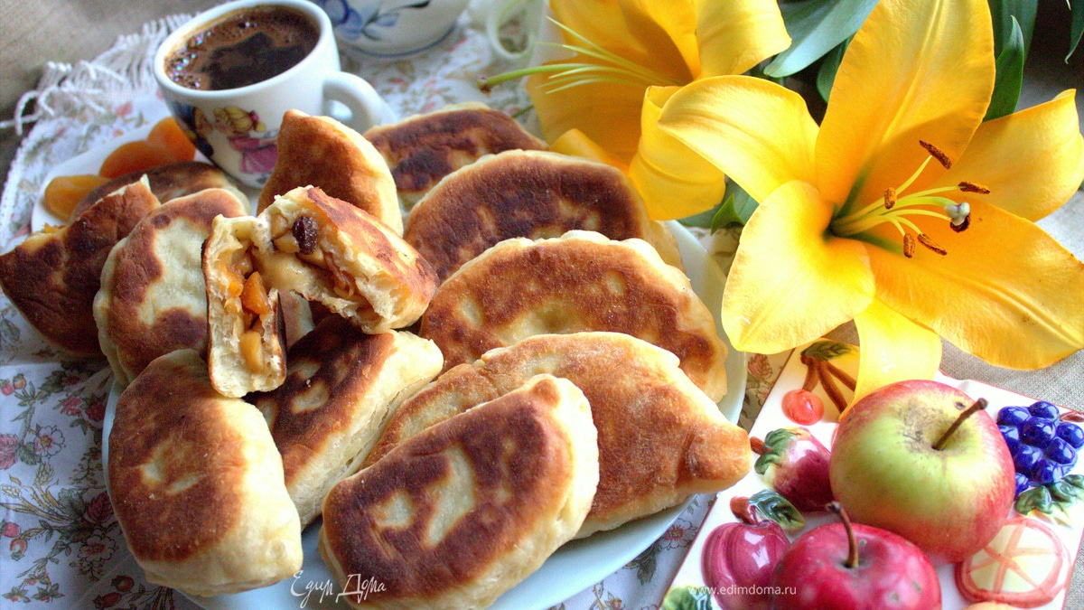 Пирожки в сковороде с начинкой ассорти
