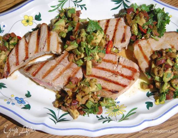 Стейки из тунца под оливковым соусом Стейки из тунца под оливковым соусом