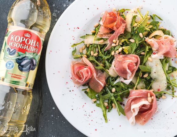 Салат с руколой, грушей и ветчиной Салат с руколой, грушей и ветчиной